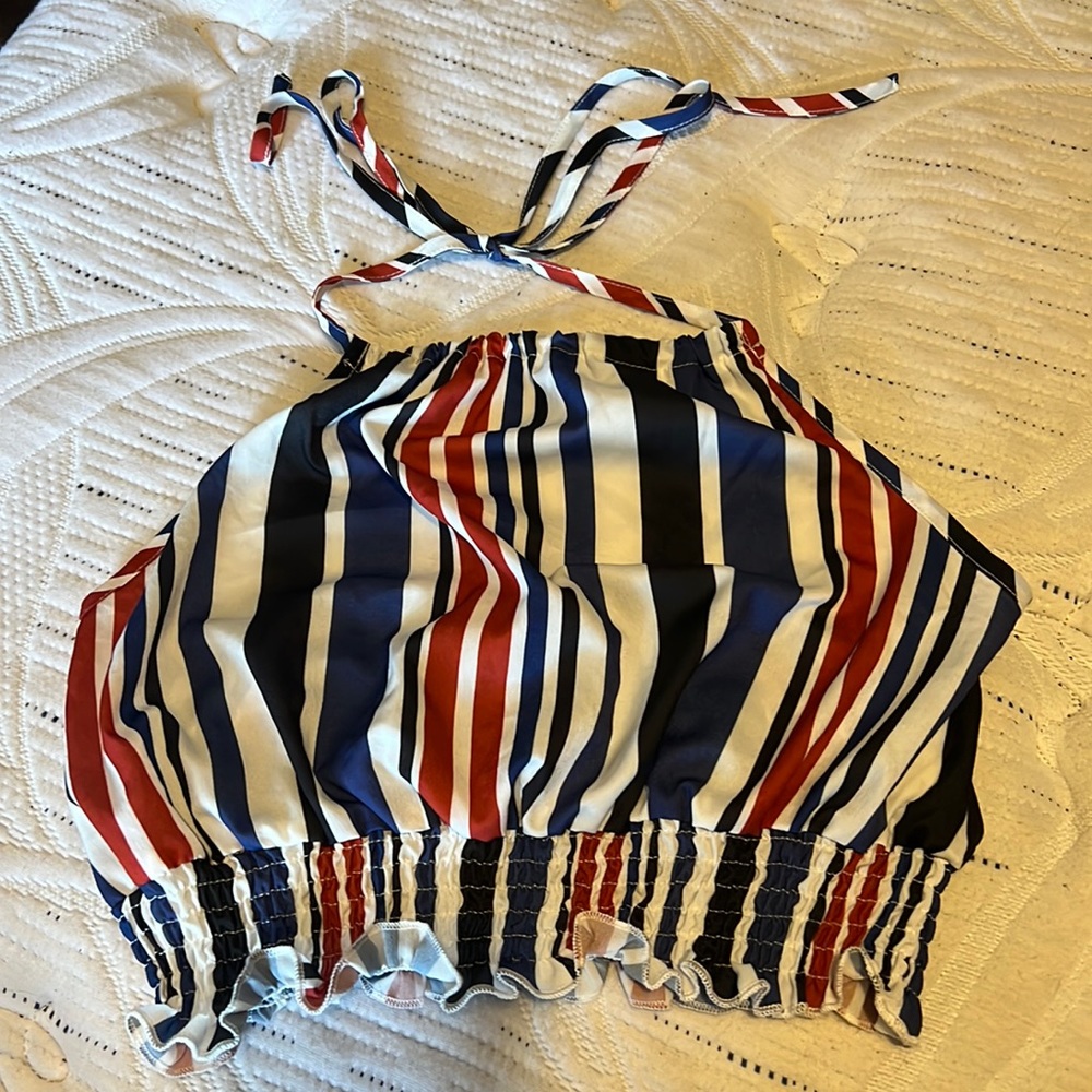 crop top size: M color’s: white, blue, red & black